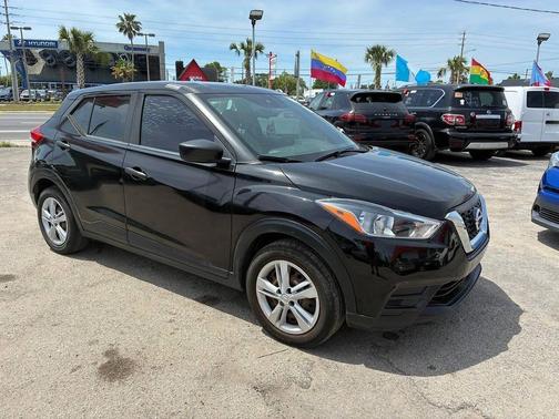Super Black 2020 Nissan Kicks S