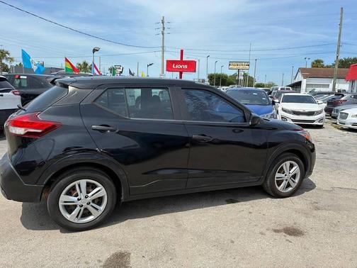 Super Black 2020 Nissan Kicks S
