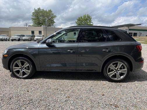 Photo 4 of 31 of 2020 Audi Q5 45 Premium Plus