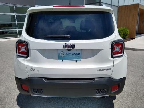 Photo 4 of 50 of 2015 Jeep Renegade Limited