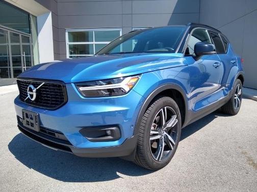 Photo 1 of 50 of 2019 Volvo XC40 T4 R-Design