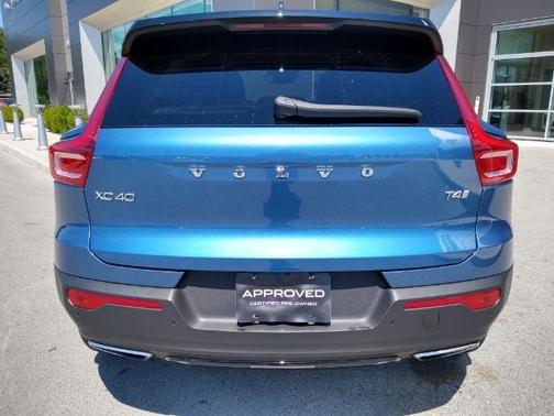 Photo 4 of 50 of 2019 Volvo XC40 T4 R-Design