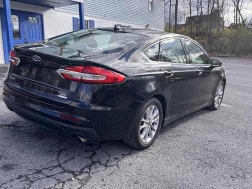 2020 Ford Fusion SE