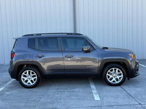 Granite Crystal Metallic Clearcoat 2017 Jeep Renegade Latitude