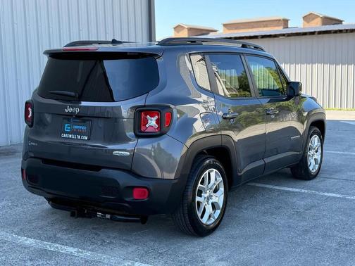 Granite Crystal Metallic Clearcoat 2017 Jeep Renegade Latitude