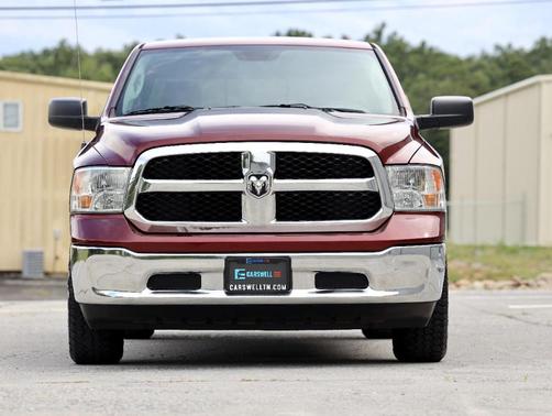 Photo 2 of 44 of 2018 RAM 1500 SLT