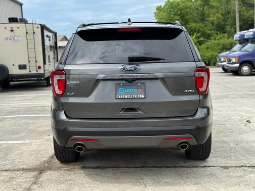 Magnetic Metallic 2017 Ford Explorer XLT