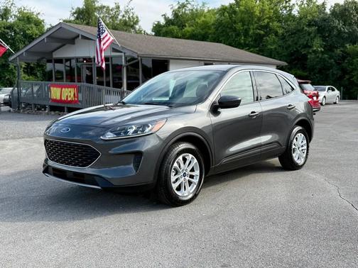 Magnetic Metallic 2020 Ford Escape SE