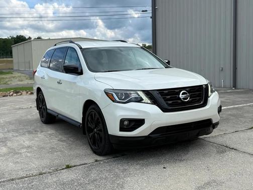White 2018 Nissan Pathfinder SL