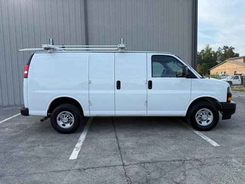 2022 Chevrolet Express 2500 RWD 2500 Regular Wheelbase WT