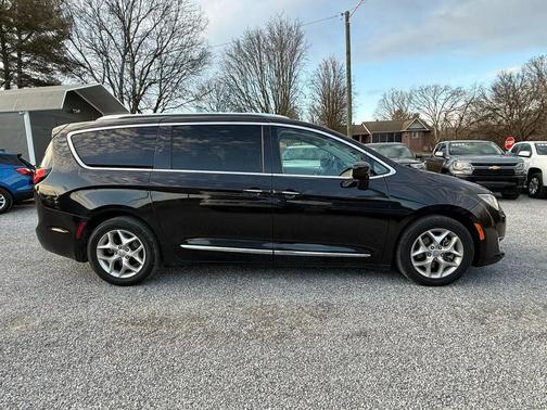 2018 Chrysler Pacifica Touring-L Plus
