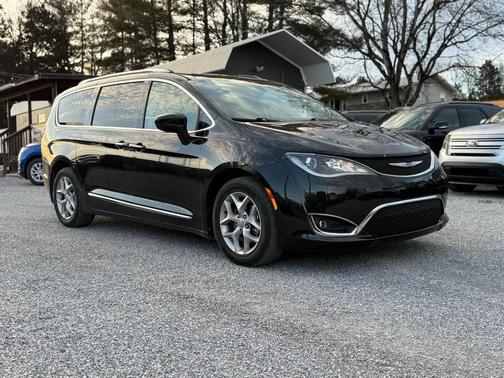 2018 Chrysler Pacifica Touring-L Plus