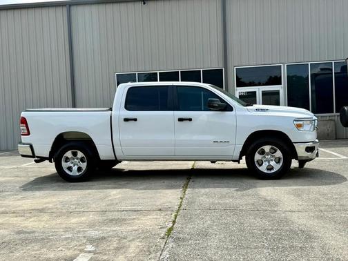 Bright White Clearcoat 2023 RAM 1500 Big Horn/Lone Star