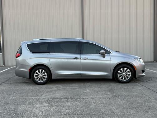 2018 Chrysler Pacifica Touring-L