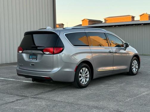 2018 Chrysler Pacifica Touring-L