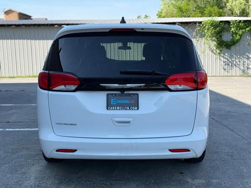 Bright White Clearcoat 2022 Chrysler Voyager LX