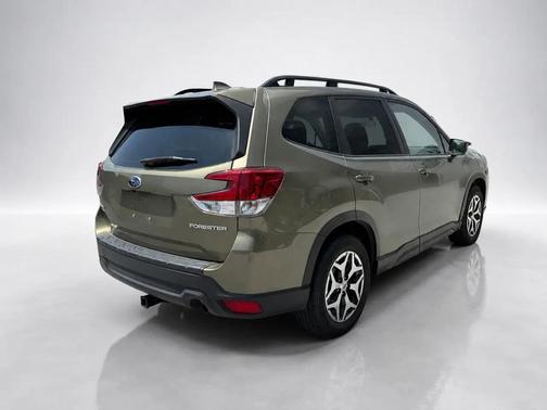 Brilliant Bronze Metallic 2023 Subaru Forester Premium