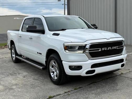 Bright White Clearcoat 2019 RAM 1500 Big Horn
