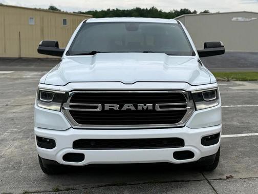 Bright White Clearcoat 2019 RAM 1500 Big Horn