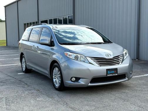 2017 Toyota Sienna XLE