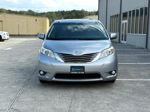 2017 Toyota Sienna XLE