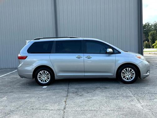 2017 Toyota Sienna XLE