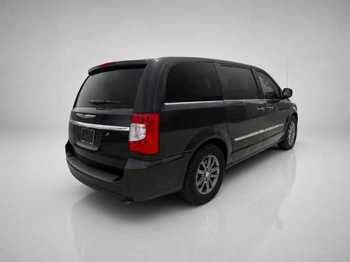 Brilliant Black Crystal Pearlcoat 2016 Chrysler Town & Country S