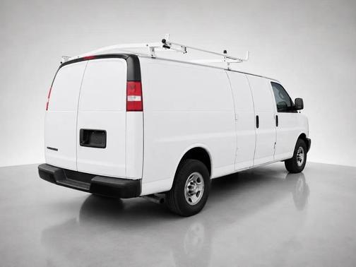 Summit White 2017 Chevrolet Express 2500 Work Van