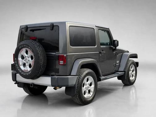 Granite Crystal Metallic Clearcoat 2014 Jeep Wrangler Sahara