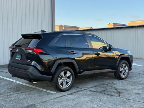2022 Toyota RAV4 Hybrid LE