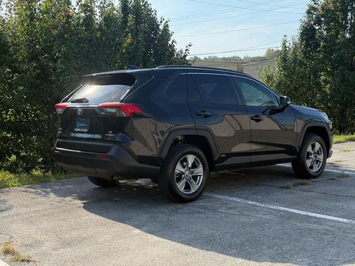 2022 Toyota RAV4 Hybrid LE