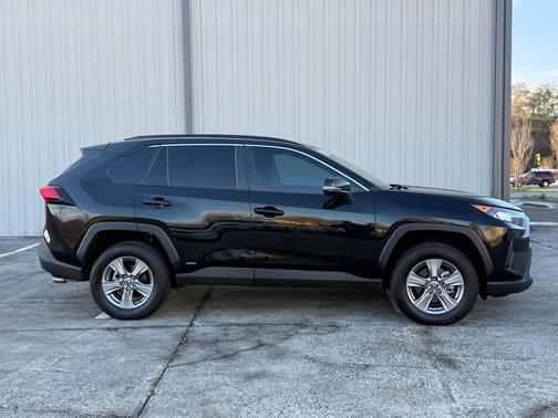 2022 Toyota RAV4 Hybrid LE