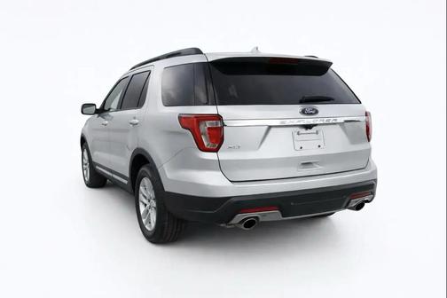 Ingot Silver Metallic 2018 Ford Explorer XLT