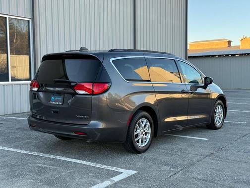 2021 Chrysler Voyager LXI