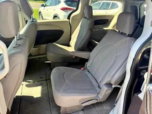 2021 Chrysler Voyager LX