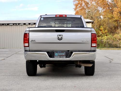Photo 5 of 52 of 2019 RAM 1500 Classic SLT