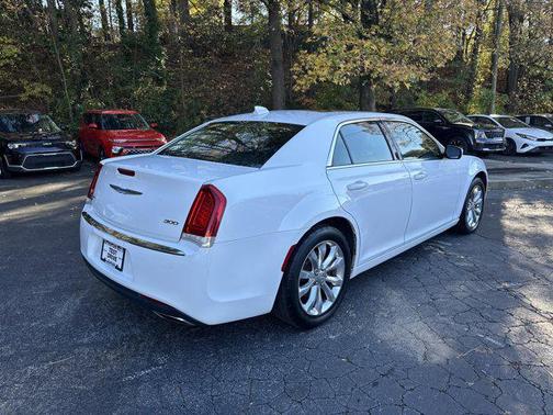 2018 Chrysler 300 Touring