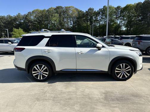 2023 Nissan Pathfinder Platinum FWD