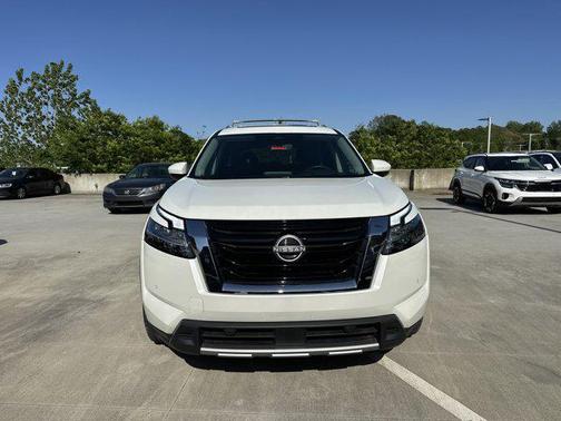 2023 Nissan Pathfinder Platinum FWD