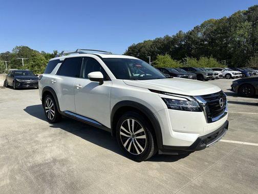 2023 Nissan Pathfinder Platinum FWD