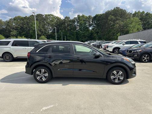 2022 Kia Niro LXS