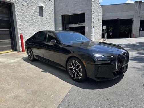 2025 BMW 740 i xDrive