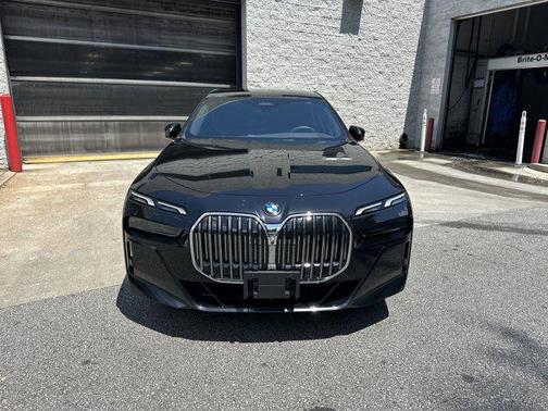 2025 BMW 740 i xDrive
