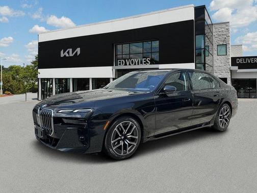 2025 BMW 740 i xDrive