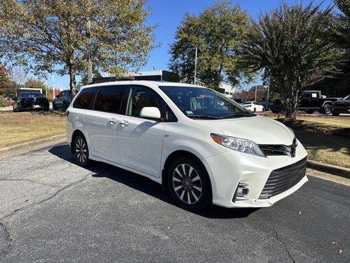 2020 Toyota Sienna XLE Premium