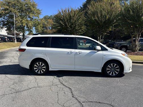 2020 Toyota Sienna XLE Premium