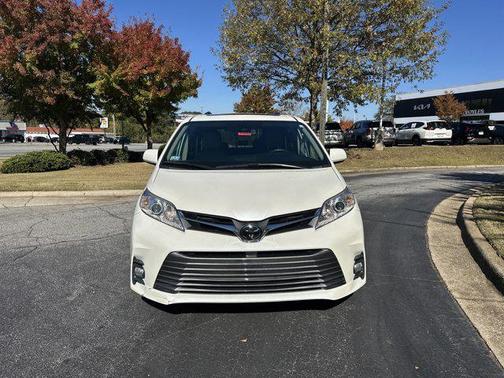2020 Toyota Sienna XLE Premium