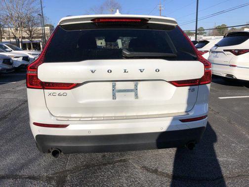 2021 Volvo XC60 T5 Momentum