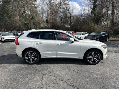 2021 Volvo XC60 T5 Momentum