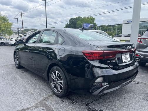 Aurora Black 2024 Kia Forte LXS